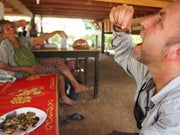 Hoddle eating larvae (c) Hoddle Lab / UCR