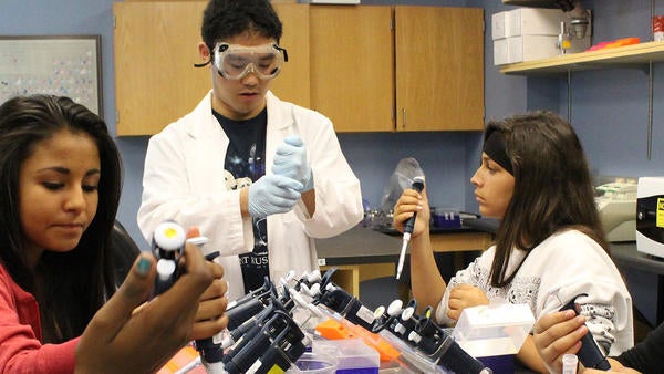 SISTERS Program Visits Campbell Learning Lab (c) UCR