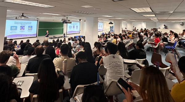 Lecture Hall filled with incoming CNAS students during CNAS Orientation